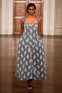 Huishan Zhang Fall 2024 ready-to-wear runway, fashion show & collection photos. Designed by Huishan Zhang at London Fashion Week, February 2024.