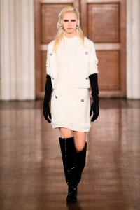 Huishan Zhang Fall 2024 ready-to-wear runway, fashion show & collection photos. Designed by Huishan Zhang at London Fashion Week, February 2024.