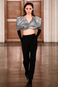 Huishan Zhang Fall 2024 ready-to-wear runway, fashion show & collection photos. Designed by Huishan Zhang at London Fashion Week, February 2024.