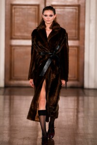 Huishan Zhang Fall 2024 ready-to-wear runway, fashion show & collection photos. Designed by Huishan Zhang at London Fashion Week, February 2024.