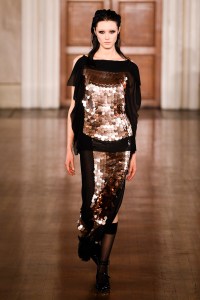 Huishan Zhang Fall 2024 ready-to-wear runway, fashion show & collection photos. Designed by Huishan Zhang at London Fashion Week, February 2024.