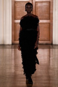 Huishan Zhang Fall 2024 ready-to-wear runway, fashion show & collection photos. Designed by Huishan Zhang at London Fashion Week, February 2024.