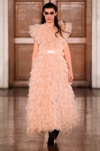 Huishan Zhang Fall 2024 ready-to-wear runway, fashion show & collection photos. Designed by Huishan Zhang at London Fashion Week, February 2024.