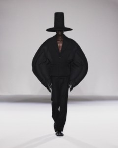 Chen Peng Fall 2024 Ready-to-Wear Collection at Paris Fashion Week