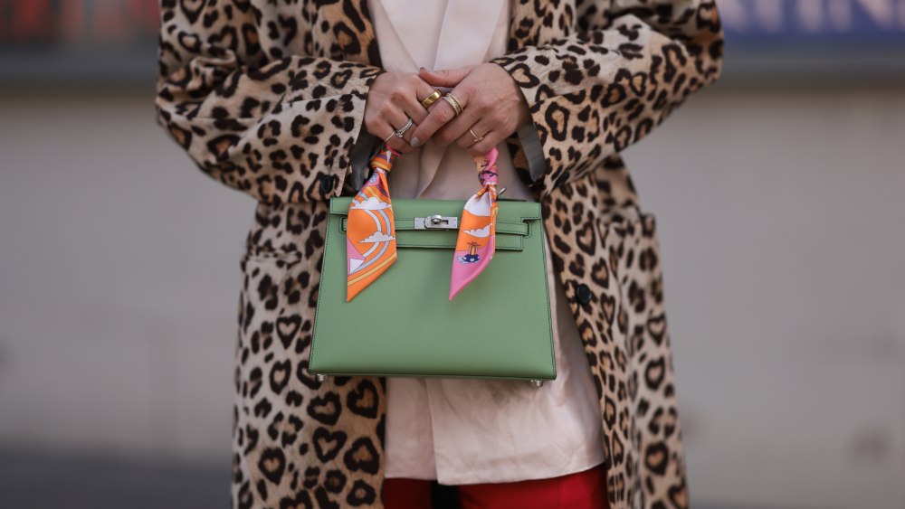 An Hèrmes Kelly handbag.