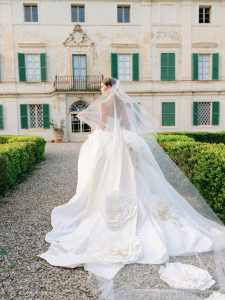 Monique Lhuillier Bridal Spring 2025 Collection