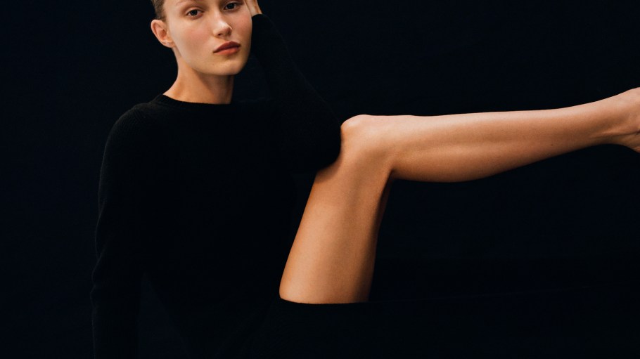 Vezavena has partnered with Pyratex to create a capsule of luxury knitwear essentials uniting artisanal techniques with innovative yarn blends.