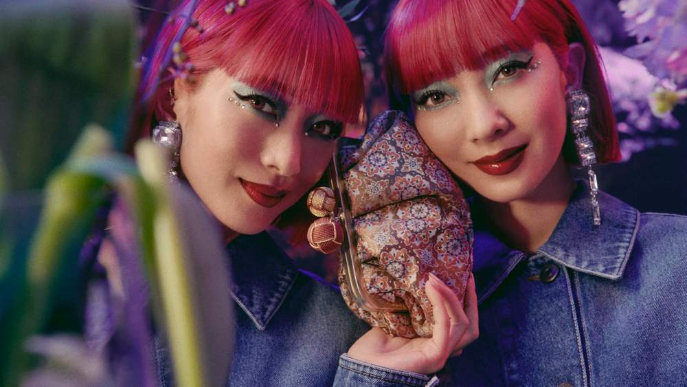 Influencer twins Ami and Aya Suzuki, known as Amiaya fronting the campaign for Weekend Max Mara's Treasures of Japan Pasticcino bag.