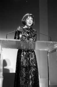 Anna Wintour speaks onstage during a Council of Fashion Designers of America awards ceremony at the Museum of Modern Art in New York City on February 26, 1991.