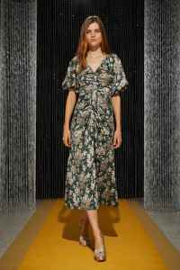 Cinq à Sept Resort 2025 Ready-to-Wear Collection