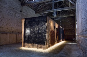 Edgar Sarin’s installation “Subterranean Homesick Blues” at 91530 Le Marais