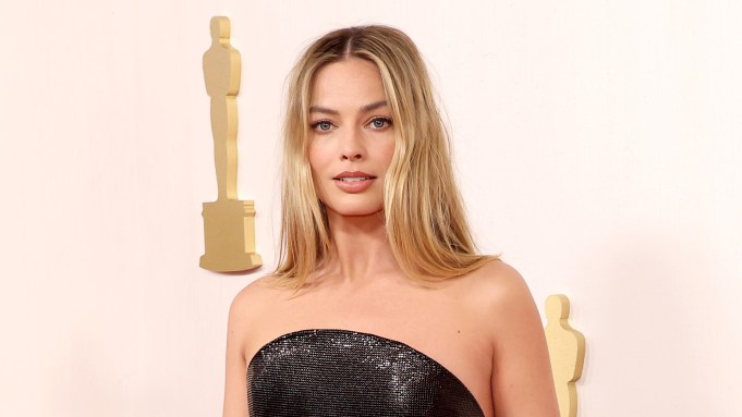 HOLLYWOOD, CALIFORNIA - MARCH 10: Margot Robbie attends the 96th Annual Academy Awards on March 10, 2024 in Hollywood, California. (Photo by Mike Coppola/Getty Images)
