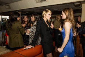 Zoey Deutch and Kaitlyn Dever