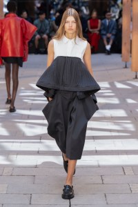 Sacai Spring 2025 Ready-To-Wear Show at Paris Fashion Week