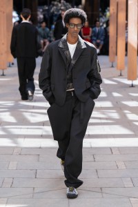 Sacai Spring 2025 Ready-To-Wear Show at Paris Fashion Week
