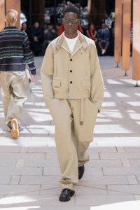 Sacai Spring 2025 Ready-To-Wear Show at Paris Fashion Week