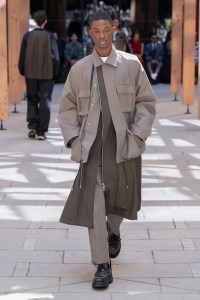 Sacai Spring 2025 Ready-To-Wear Show at Paris Fashion Week