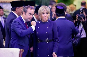France's President Emmanuel Macron's wife Brigitte Macron (R) speaks with Minister of Armed Forces Sebastien Lecornu during a state dinner in Jakarta on May 28, 2025. (Photo by Ludovic MARIN / POOL / AFP) (Photo by LUDOVIC MARIN/POOL/AFP via Getty Images)