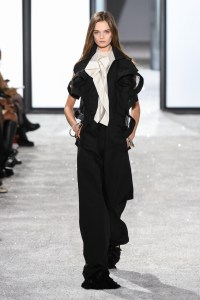 Sacai Spring 2025 Ready-to-Wear Collection at Paris Fashion Week