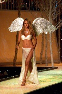 Model Tyra Banks during the Victoria's Secret Fashion Show 2001 at Bryant Park in New York City.  The show will air on ABC on Thursday, November 15.  11/13/01  Photo by Scott Gries/ImageDirect