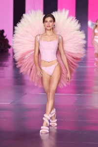 Grace Elizabeth on the runway at the Victoria's Secret Fashion Show held at the Brooklyn Navy Yard on October 15, 2024 in New York, New York.