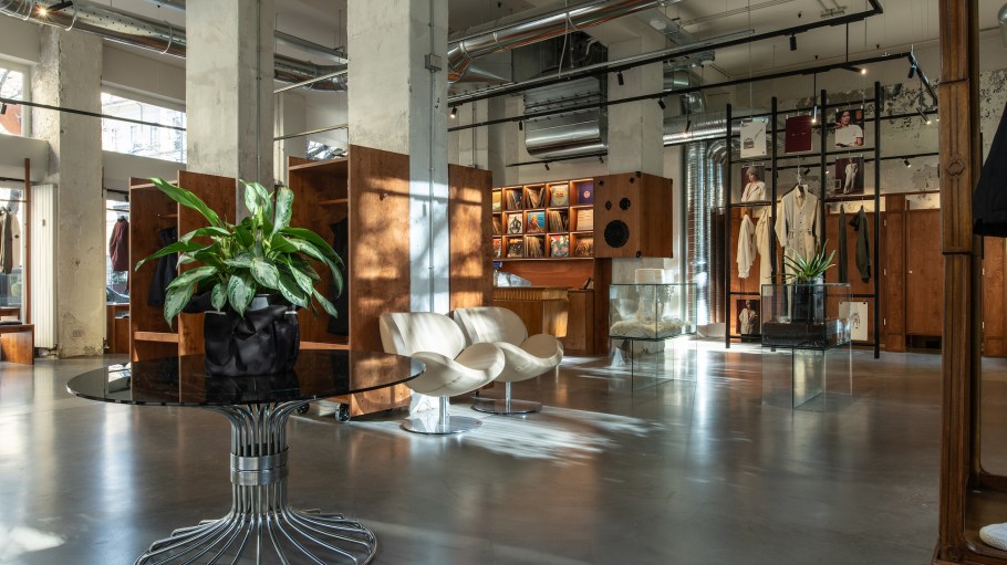 Milanese denim mill Candiani Denim opened Candiani Corner, a multi-brand store developed in collaboration with the Bolognese concept store Ferramenta.