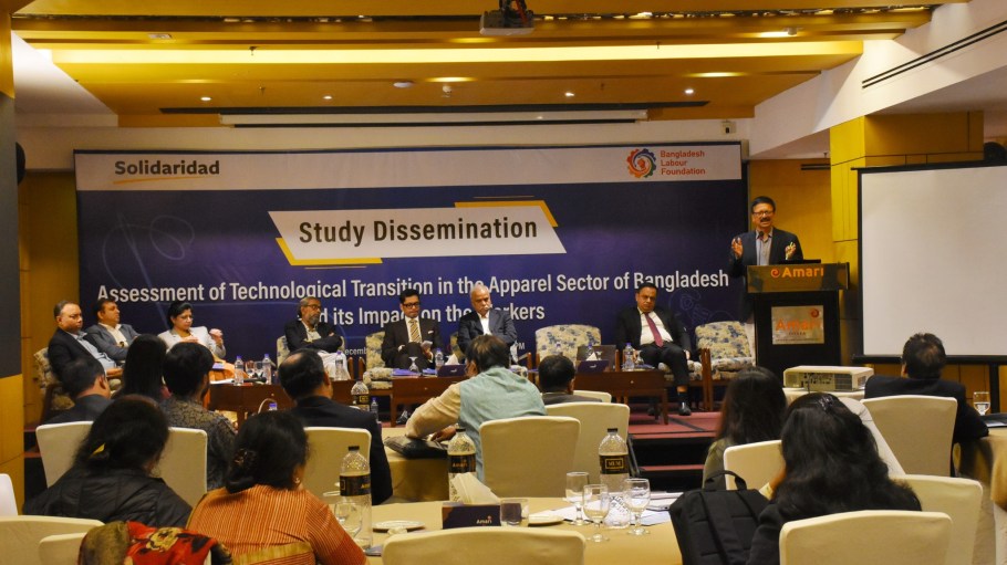 Leaders from Solidaridad Asia, the Bangladesh Labor Foundation and BRAC University discuss the findings from their joint study.