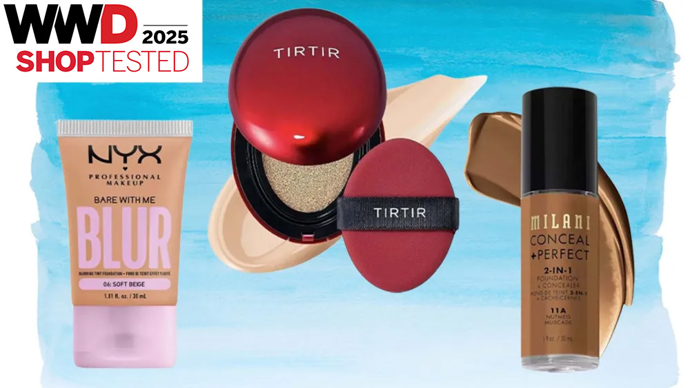 foundation with sponge applicator