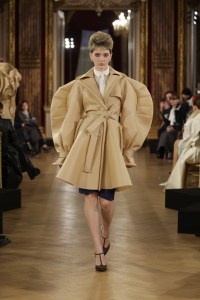 Viktor & Rolf Spring 2025 Couture