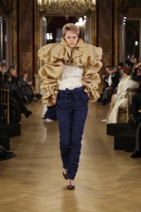 Viktor & Rolf Spring 2025 Couture