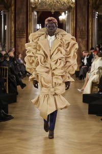 Viktor & Rolf Spring 2025 Couture