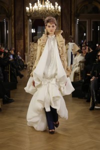 Viktor & Rolf Spring 2025 Couture