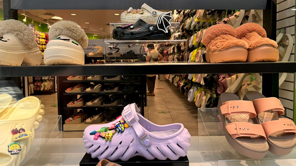 Crocs, store, earnings, shoes, footwear