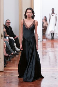 Alberta Ferretti Fall 2025 Ready-to-wear Collection at Milan Fashion Week