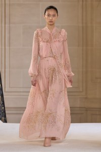 Giambattista Valli 2025 Fall Ready-To-Wear Collection at Paris Fashion Week