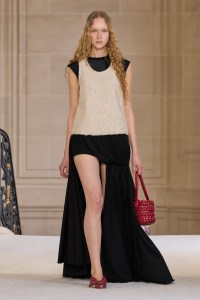 Giambattista Valli 2025 Fall Ready-To-Wear Collection at Paris Fashion Week
