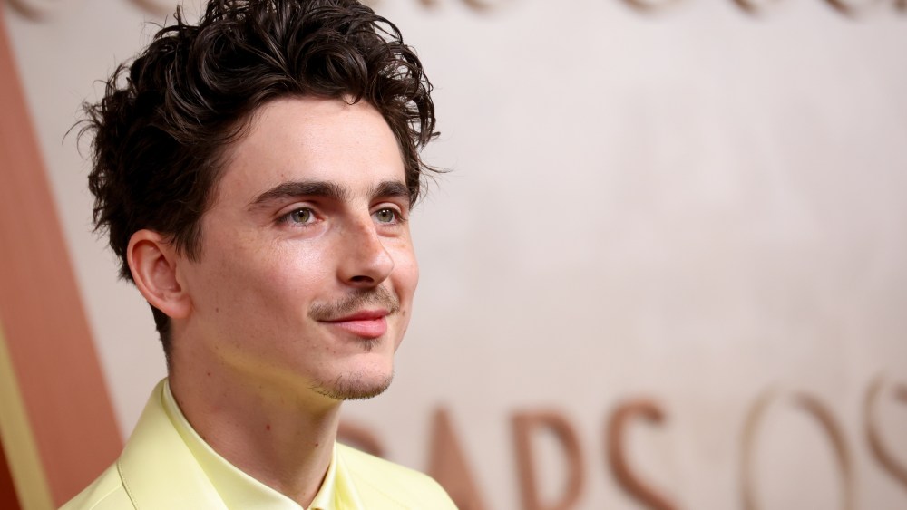 Timothée Chalamet debuts new haircut.