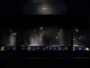 The “Burning Bright” display includes a selection of pieces suggesting the variety of stars at different stages in their lives. Among the 13 pieces on view are the Astre (Star) necklace and the Asterisk set (1966-67).