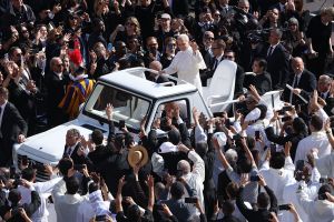 VATICAN CITY, VATICAN - MAY 18: Pope Leo XIV waves from his popemobile as he arrives ahead of the Inauguration Mass of Pope Leo XIV in St Peter's Square on May 18, 2025 in Vatican City, Vatican. Pope Leo XIV (formerly Cardinal Robert Francis Prevost) presided over his inauguration mass in St Peter's Square after his election on May 8th. (Photo by Sean Gallup/Getty Images)