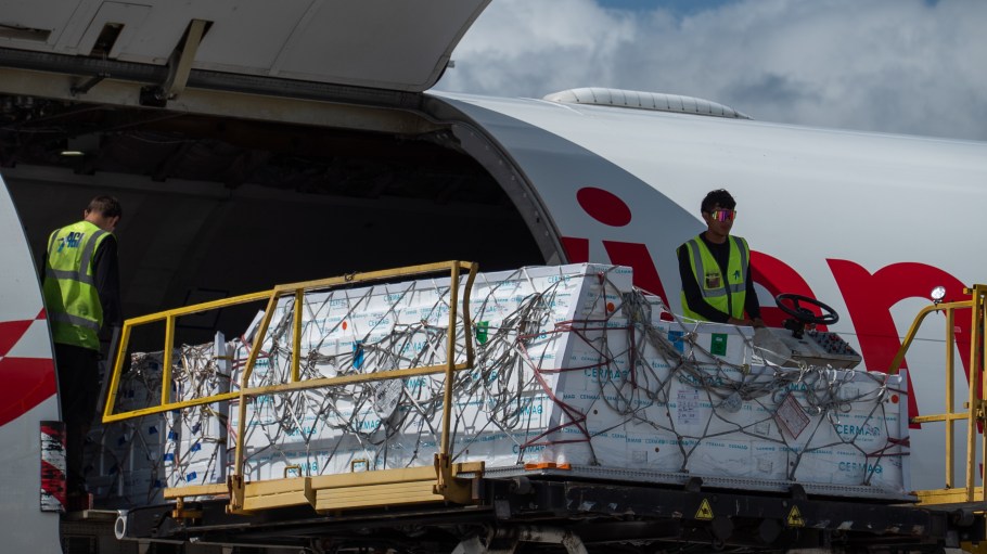 Seasonal demand for fashion and front-loading ahead of tariff changes helped spur the demand, said IATA director general Willie Walsh.