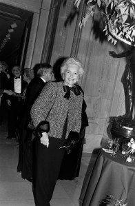 Jessica Mitford (foreground) attends an event at the central branch of the New York Public Library in New York City on November 10, 1988.