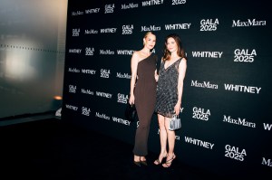Leslie Bibb and Michelle Monaghan