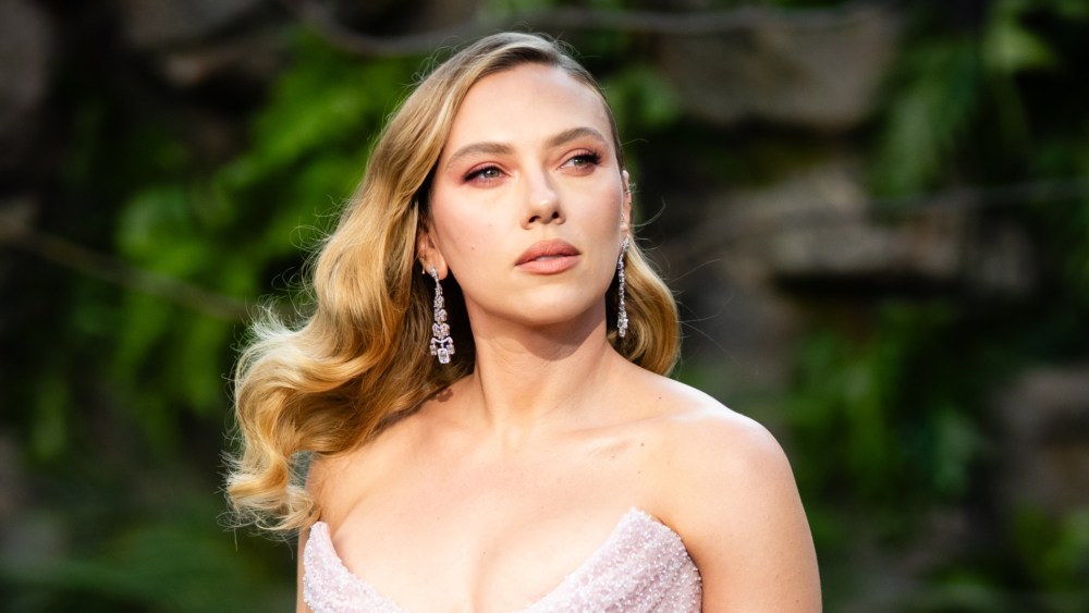 Scarlett Johansson with a side part at the Jurassic World Rebirth premiere in London