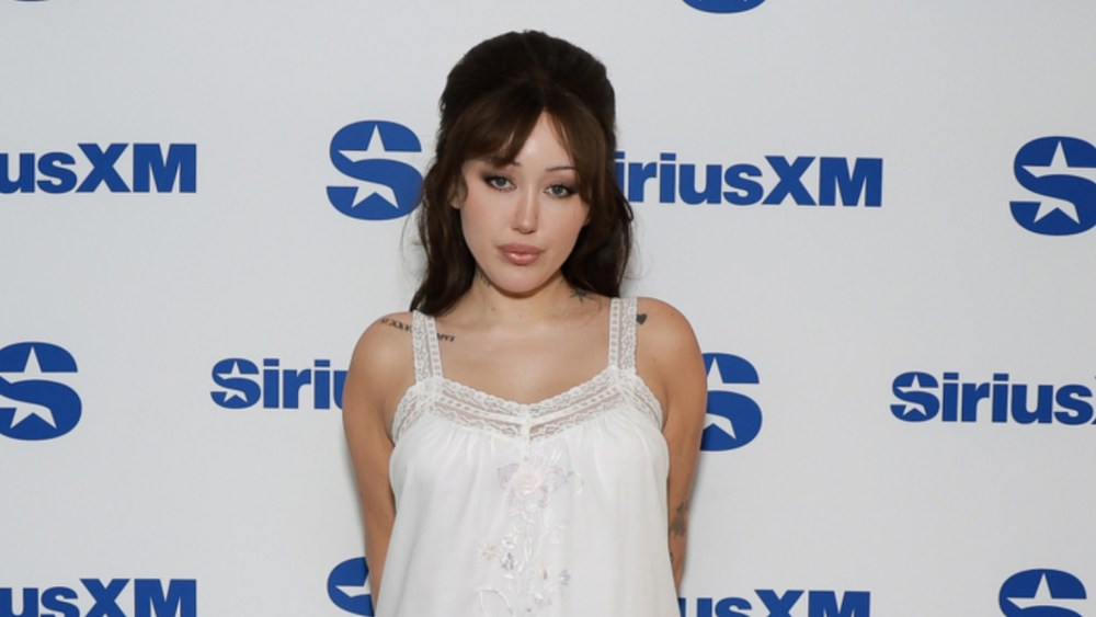 Noah Cyrus channels Amy Winehouse with beehive hair at SiriusXM Studios.