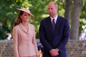 WINDSOR, ENGLAND - JULY 8: Catherine, Princess of Wales and Prince William, Prince of Wales welcome French President Emmanuel Macron and his wife Brigitte Macron (not pictured) to Windsor Castle on July 8, 2025 in Windsor, England. President Emmanuel Macron and Mrs Brigitte Macron visit the UK in the first visit State Visit made by France in 17 years. They are staying at Windsor Castle, hosted by King Charles III and Queen Camilla, and a banquet will be held there in their honour. The Macrons will visit Imperial College, and the President will address Parliament during his stay.  (Photo by Alberto Pezzali - WPA Pool/Getty Images)