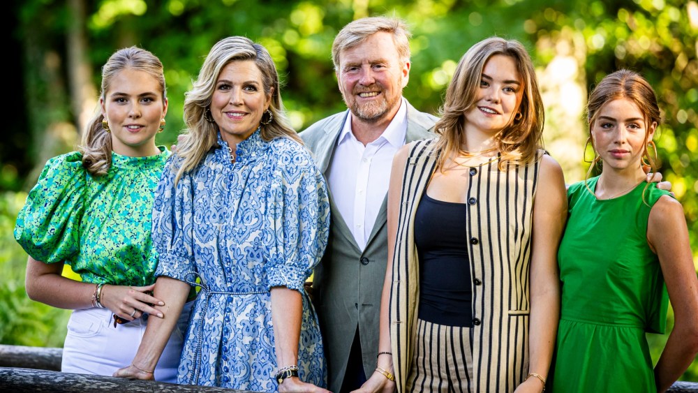 THE HAGUE, NETHERLANDS - JUNE 30: King Willem-Alexander of The Netherlands, Queen Maxima of The Netherlands, Princess Amalia of The Netherlands, Princess Alexia of The Netherlands and Princess Ariane of The Netherlands pose for the media during the summer photosession at Huis ten Bosch Palace on June 30, 2025 in The Hague, Netherlands. (Photo by Patrick van Katwijk/Getty Images)