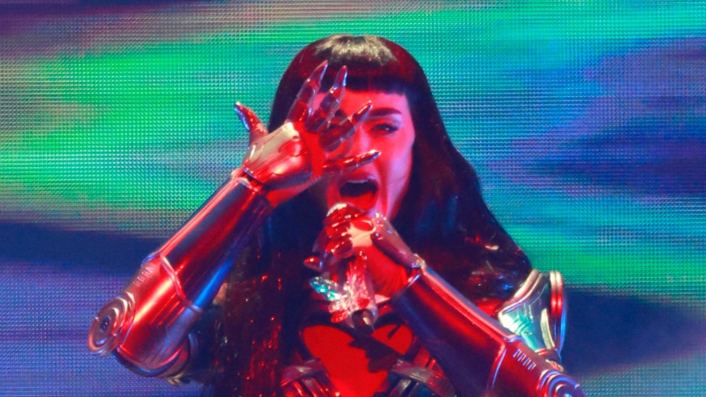 Katy Perry's metallic nails at The Lifetimes Tour in Nashville.