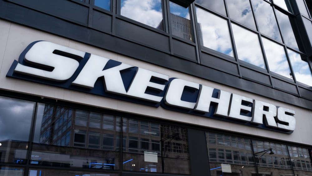 Skechers, Skechers store logo