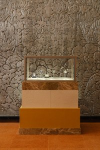 Views of the “Timeless Art Deco with Van Cleef & Arpels High Jewelry” exhibition at the Tokyo Metropolitan Teien Art Museum.