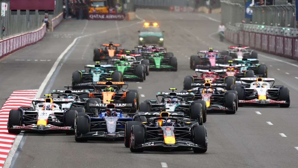 BAKU, AZERBAIJAN - SEPTEMBER 21: Max Verstappen of the Netherlands driving the (1) Oracle Red Bull Racing RB21 leads Carlos Sainz of Spain driving the (55) Williams FW47 Mercedes and Liam Lawson of New Zealand driving the (30) Visa Cash App Racing Bulls VCARB 02 at the race start during the F1 Grand Prix of Azerbaijan at Baku City Circuit on September 21, 2025 in Baku, Azerbaijan. (Photo by Mark Thompson/Getty Images)